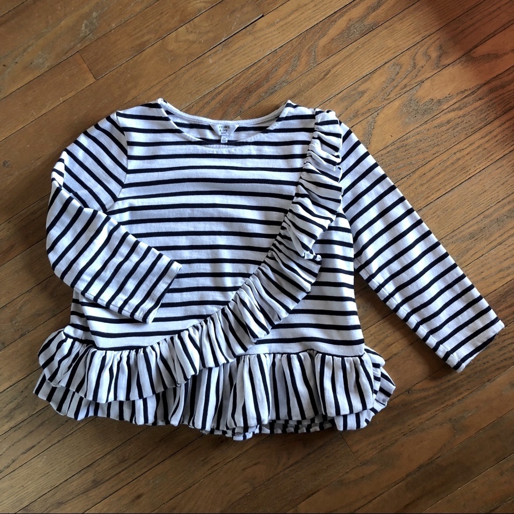 Crown & Ivy 3/4 sleeve ruffle bottom top